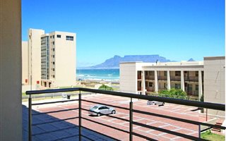 3 Bedroom Apartment in Bloubergstrand