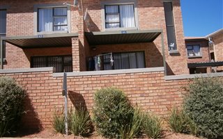 2 Bedroom Townhouse in Helderkruin