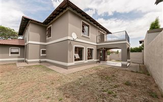 4 Bedroom Cluster in Maroeladal