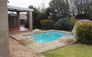 3 Bedroom Townhouse in Honeydew Manor