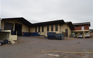 842 m² Industrial space in New Germany