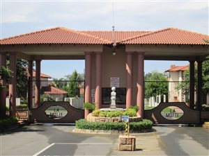 4 Bed Cluster in Roodepoort Central