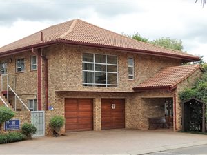 2 Bedroom House in Zwartkop Golf Estate