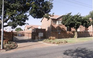 2 Bedroom Townhouse in Regents Park