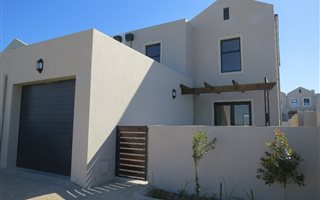 3 Bedroom House in Kelderhof Country Village