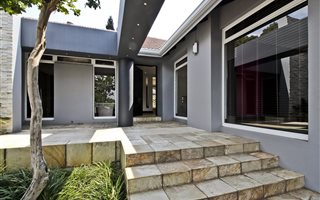 4 Bedroom House in Dewetshof