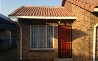 3 Bedroom Simplex in Mondeor