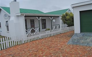 2 Bedroom House in Sandbaai
