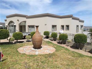 6 Bed House in Langebaan Central