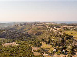 8.6 ha Farm in Roodefontein