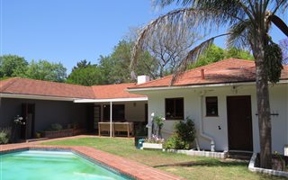 4 Bedroom House in Onder Papegaaiberg