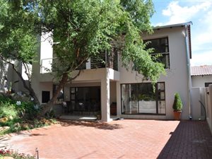 2 Bed House in Morningside Manor