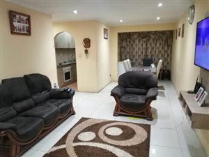 3 Bed House in Riverhorse Valley