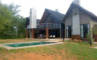 8 Bedroom House in Zebula Golf Estate