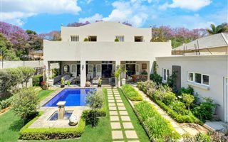 3 Bedroom House in Melrose