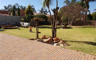 7 Bedroom House in Flamwood