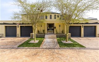 5 Bedroom House in Melkbosstrand