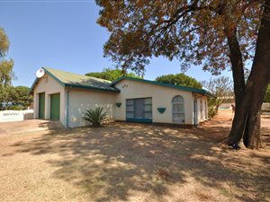 3 Bed House in Tileba