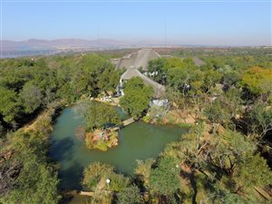 8 Bed House in Kosmos