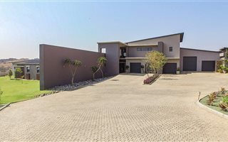 6 Bedroom House in Mooikloof Glen