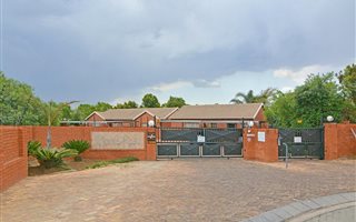 2 Bedroom Townhouse in Kyalami Hills