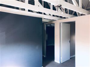 128 m² Commercial space in Hazeldean (Silverlakes Surroundings)
