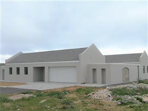 3 Bed House in Long Acres