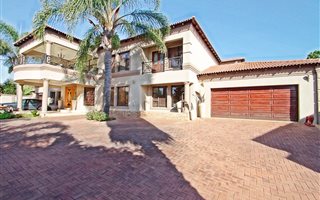 7 Bedroom House in Summerset
