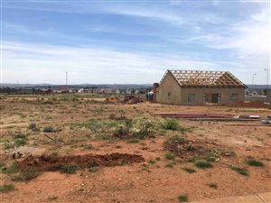 422 m² Land available in Louwlardia