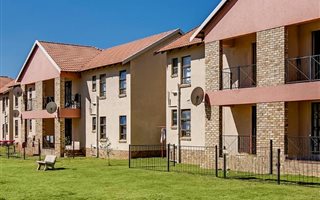 2 Bedroom Apartment in Roodepoort Central