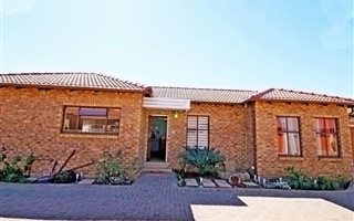 3 Bedroom Cluster in New Redruth