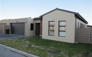 3 Bedroom Townhouse in Brackenfell Central