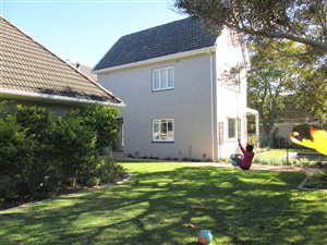 4 Bed House in Bergvliet
