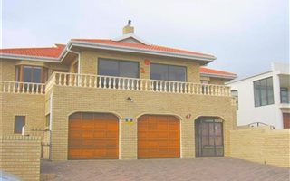6 Bedroom House in Myoli Beach