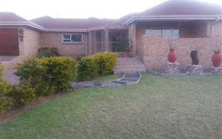 3 Bedroom House in Pine Ridge