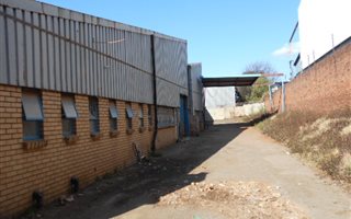696 m² Industrial space in Spartan