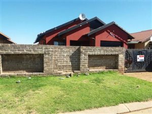 3 Bed House in Lakeside