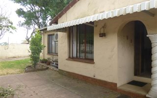 3 Bedroom Simplex in Moseley