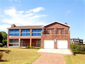3 Bed House in Pearly Beach
