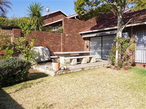 2 Bed Apartment in Waterkloof Heights