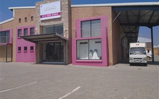 355 m² Industrial space in Waltloo