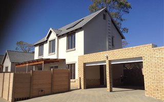 3 Bedroom Duplex in Willow Park Manor