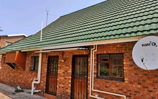 4 Bedroom House in Sheffield Beach