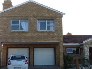 2 Bedroom Flat in Stilbaai