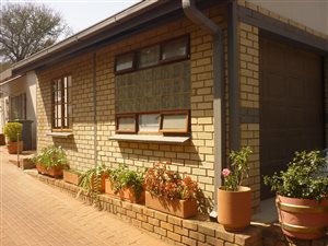 1 Bed Garden Cottage in Mountain View