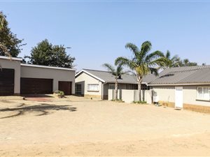 5 Bed House in Bronkhorstbaai