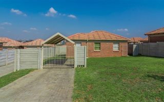 2 Bedroom House in Thatch Hill Estate
