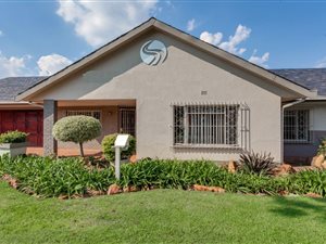 1527 m² Land available in Florida Hills