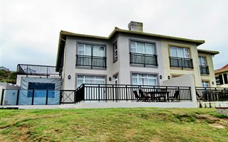 3 Bedroom Townhouse in Pinnacle Point Golf Estate