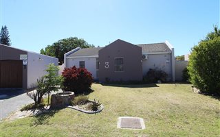 4 Bedroom House in Edgemead